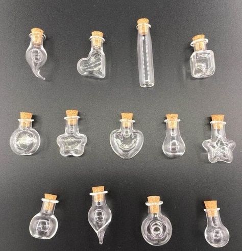 Bottle Necklace Diy, Toples Kaca, Craft Bottle, Bottles Diy, Diy Pendants, Notes Craft, Magic Bottles, Small Glass Bottles, Glass Bottles With Corks