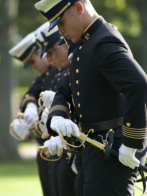 Coast Guard Academy, Military Aesthetic, Navy Uniforms, Honor Guard, Naval Academy, Military Officer, Us Coast Guard, Us Marine Corps, United States Marine Corps