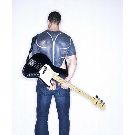 Tim Commerford Holding his bass. Photo by Ross Halfin Tim Commerford Tattoo, Brad Wilk, Tim Commerford, Ross Halfin, Bohemian Style Men, Tom Morello, Foto Studio, Bass Players, Rage Against The Machine