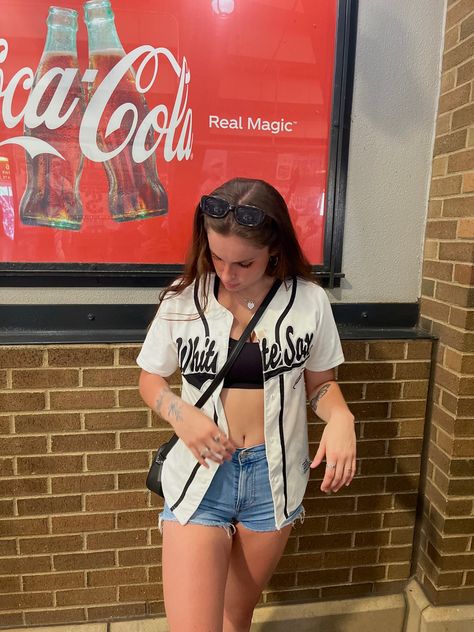 Baseball Button Up Outfit, Shorts And Jersey Outfits, Base Ball Jersey Outfit, Button Up Jersey Outfits Women, Button Up Jersey Outfit, Jersey Party Outfit, Baseball Style Outfits, Sports Shirt Outfit, Baseball Jersey Outfit Women