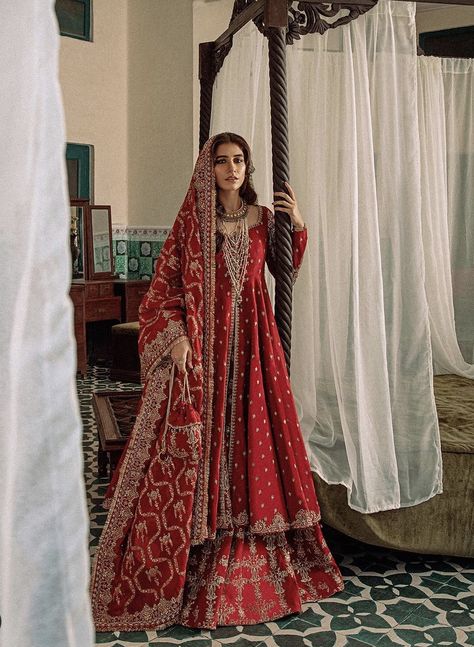 Syra Yousuf’s Wedding Photoshoot for Zara Shahjahan wedding Collection – The Odd Onee Zara Shahjahan, Pengantin India, Shah Jahan, Red Bridal Dress, Stile Hijab, Desi Wedding Dresses, Bridal Dresses Pakistan, Bridal Lehenga Red, Pakistani Wedding Outfits