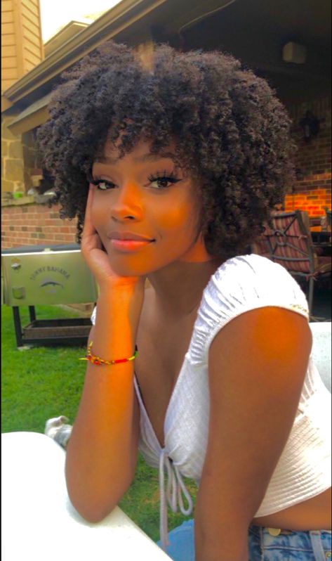 aesthetic boho indie alt bohemian black girl afro twist out medium length natural cute pink hair dye pink makeup bangs e girl emo aesthetic split dye tiktok jewelry necklace Natural Hair Bangs, Medium Natural Hair Styles, Short Twists, Afro Twist, Curly Fro, Natural Afro Hairstyles, Girls Natural Hairstyles, Hairdos For Curly Hair, Party Hair