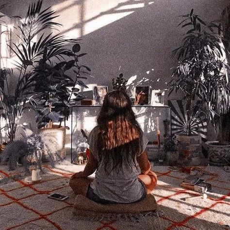 24 Types Of Meditation You Should Consider Trying | Tea & Rosemary Meditating Vision Board, Sacred Space Aesthetic, Vision Board Ideas Meditation, Meditation For Vision Board, Journaling And Meditation Aesthetic, Meditation Space Aesthetic, Meditation And Journaling Aesthetic, 2024 Vision Board Meditation, Meditation Girl Aesthetic