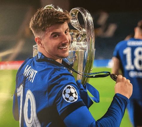 16 Century Aesthetic, Chelsea Team, Soccer Photography, Premier Lig, Boy Blurred Pic, Soccer Boyfriend, Football Wags, Mason Mount, Football Icon