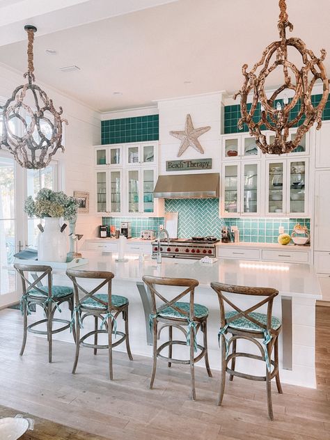 Green Beach House Interior, Cute Beach House Interior, Country Beach House Decor Cottage Style, Victorian Beach House Interior, Beach House Style Exterior, Beach House Inside, Small Beach House Exterior, Small Beach House Kitchen, Beach Bungalow Interior