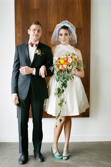 Mid-Century Modern Bride & Groom | Kirill Bordon Photography on @CVBrides via @aislesociety Short Wedding Dress Retro, 1960s Wedding Dress Short, Retro Short Wedding Dress, 60s Veil, 1960s Veil, 1960s Inspired Wedding, Retro Wedding Dress, Modern Wedding Details, Wedding Dresses 60s