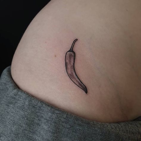 𝕷𝖎𝖑𝖞 𝕽𝖆𝖋𝖋𝖊𝖗𝖙𝖞 on Instagram: “The teeniest tinyest little chilli pepper on the hip yesterday! Thanks Lauren 😊🌶” Chilly Pepper Tattoo, Small Chili Pepper Tattoo, Chilli Tattoo Outline, Chilly Tattoo, Chile Pepper Tattoo, Chili Tattoo Minimal, Chilli Pepper Tattoo, Jalapeño Tattoo, Chilli Tattoo