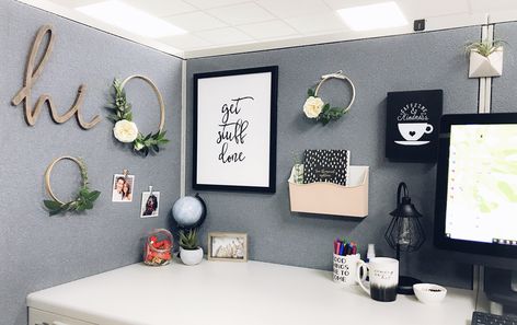 Cubicle Chic Cubicle Ideas Decoration, Scandinavian Cubicle Decor, Office Decor For Cubicle, Shared Cubicle Decor, Greenery In Office Spaces, Cute Cubical Ideas For Work, Cubicle Decor Ideas Chic, Work Office Decor Cubicle, Office Cubicle Inspiration