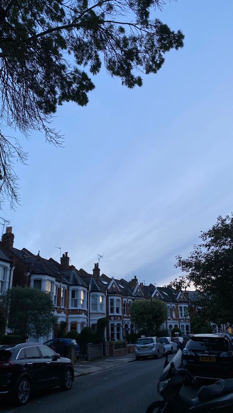 Uk Night Aesthetic, North London Aesthetic, Uk Neighborhood, West London Aesthetic, Summer Aesthetic Uk, London At Night Aesthetic, England Aesthetic Countryside, Aesthetic Neighborhood, London Night Aesthetic