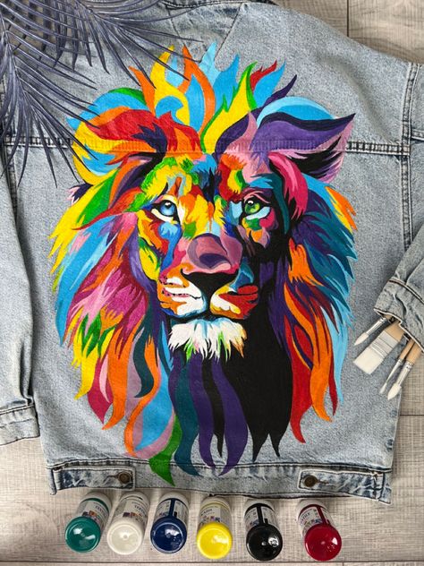 Hand Painted Denim Jacket Art, Denim Jacket Diy Paint, Arte Hippy, Handmade Jeans, Hand Painted Denim, Painted Clothes Diy, Diy Denim Jacket, Fabric Painting Techniques, Arte Folk