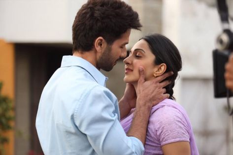 Kabir Singh Movie Pics, Arjun Reddy, Kaira Advani, Kabir Singh, Bollywood Images, तितली वॉलपेपर, Love Couple Images, Blockbuster Film, Indian Star