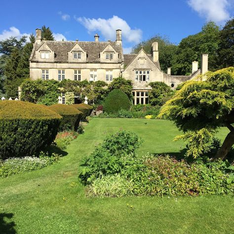 Barnsley House, English Country Manor, English Manor Houses, English Manor, Manor Houses, Most Beautiful Gardens, Castle In The Sky, Countryside House, Interesting Buildings