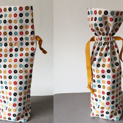 Wine Bottle Fabric Gift Bag, Wine Bottle Sewing Pattern, Homemade Wine Bottle Bags, Fabric Wine Bottle Holder Bag Tutorials, Sew A Wine Bottle Bag, How To Make Wine Bottle Bags, Sew Bottle Bag, Insulated Wine Bag, Wine Gift Bags Diy