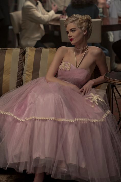 Paula Core, 1940s Costume, Netflix Tv Series, Holland Taylor, Istoria Modei, Hollywood Costume, Justin Theroux, Netflix Tv, Ryan Murphy