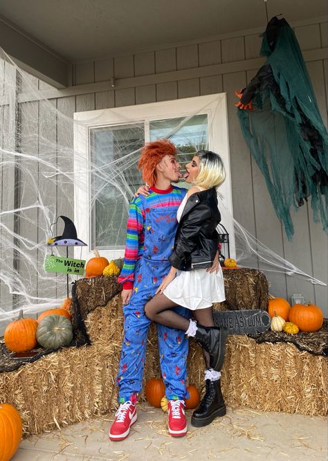 Shego And Ron Costume, Bride Of Chucky Couple Costume, Chucky Family Halloween Costumes, Horror Film Couples Costumes, Penny Wise And Georgie Costume, Couple Halloween Costumes Horror, Creepy Couples Halloween Costumes, Couple Horror Costumes, Scary Couple Halloween Costumes Creative