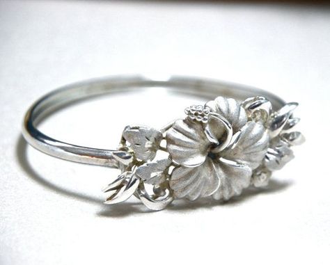 Hawaiian+Silver+Bangles | Sterling Silver HAWAIIAN Hibiscus Hinged Bracelet Hawaiian Flower Jewelry, Hibiscus Jewelry, Beach Silver Jewelry, Hibiscus Ring, Hawaiian Heirloom Jewelry, Verragio Engagement Rings, Hawaiian Hibiscus, Hawaiian Jewelry, Jewelry Brands