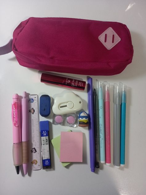 Whats in my pencil case ☆ What’s In My Pencil Case, Whats In My Pencil Case, What's In My Pencil Case, Pencil Case Ideas, Decorate Your Backpack, Strawberry Notebook, Custom Phone Cases Diy, In My Pencil Case, Aesthetic Pencil Case