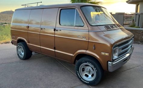 This 1977 Dodge Tradesman is custom in all the right places but also supposedly wears original paint. Dodge Tradesman, Boogie Van, Home On Wheels, Custom Storage, Custom Vans, New Tyres, Open Road, Barn Finds, Fender Flares