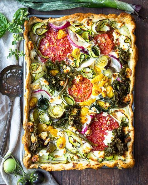 Quiche, Rosario, Tart Recipes Savory, Veggie Tart, Heirloom Tomato Tart, Savory Tarts, Onion Tart, Puff Pastry Tart, Tart Filling