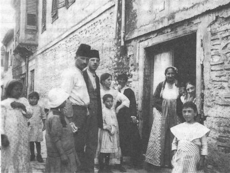 Ashkenazi and Sephardic Jews - The history of Ashkenazim and Sephardim - Jewish History Mizrahi Jews, Sephardic Jews, Empire Ottoman, Jewish Christian, Jewish Heritage, Naval Force, Jewish Family, Jewish History, Jewish People