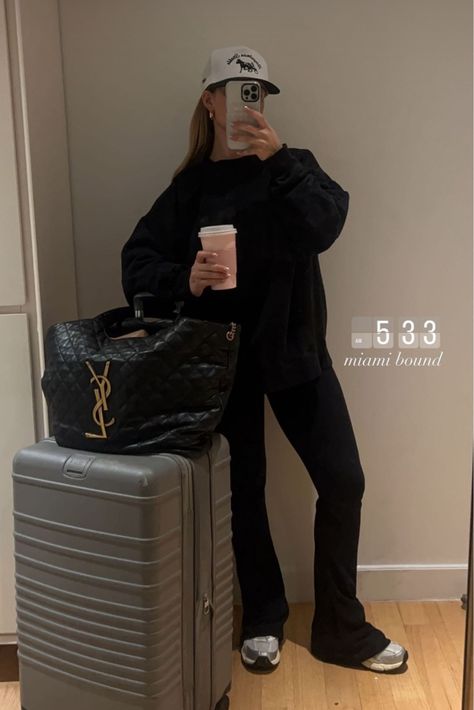 Flight Outfit Airport Style, Plane Outfit Airport Style Comfy, Airport Style Comfy, Plane Outfit Airport Style, Airport Outfits 2023, Airport Retail, Airport Outfit Comfy, Danielle Carolan, Airport Outfit Winter