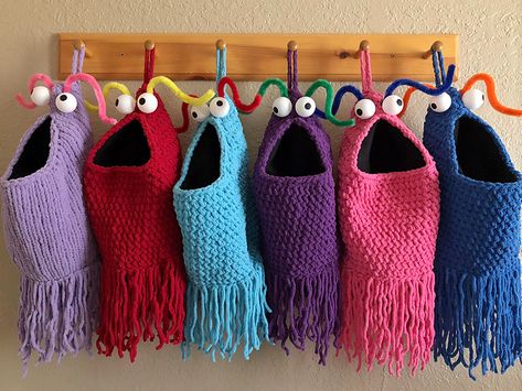 Do you know a fan of the YipYip aliens from old school Sesame Street ? The Yip Yips Themed Christmas Stocking crochet pattern is fabulous! Amigurumi Patterns, Crochet Zig Zag, Crochet Stocking, Yip Yip, Christmas Stocking Pattern, Stocking Pattern, Crochet Gratis, Bag Crochet, Purse Patterns