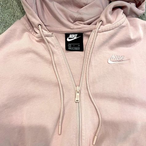 Only Worn Once! Super Cute Baby Pink Nike Zip Up. The Arms Have A Little Bit Of A Flare To Them! Pink Nike Sweater, Pink Nike Tech Outfit, Nike Pink Hoodie, Gap Zip Up, Ross Finds Clothes, Pink Zip Up, Cute Pink Winter Outfits, Comfy Winter Outfits For School, Girly Things To Buy