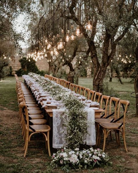 Outdoor Dinner Party, Destination Wedding Cost, Long Table Wedding, Mumu Wedding, Wedding Reception Lighting, Cheap Wedding Decorations, Tafel Decor, Outdoor Dinner, Table Set Up