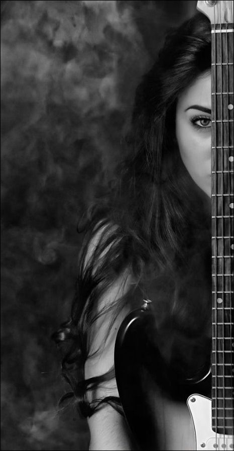 Guitarist Photography, Guitar Portrait, Music Photoshoot, Musician Portraits, Musician Photography, Photos Originales, Guitar Photos, Guitar Photography, Tumblr Photography
