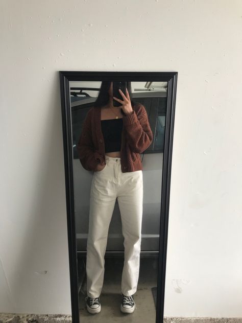 Fall Outfits Cream Pants, Brown Sweater Jeans Outfit, Brown Sweater Cardigan Outfit, Brown Basic Outfit, How To Wear Brown Cardigan, Cropped Brown Sweater Outfit, Causal Dress Pants Outfit, Converse Cardigan Outfit, Brown Knitted Cardigan Outfit