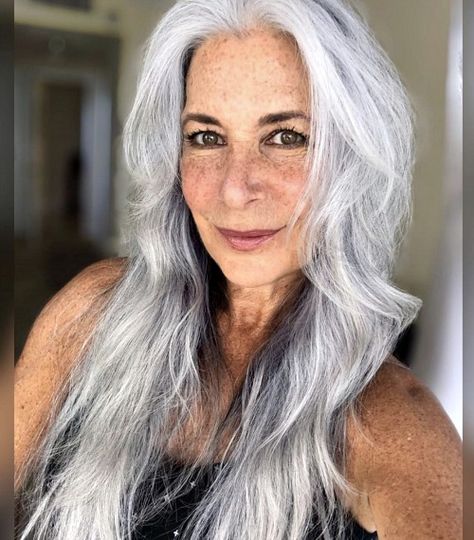 15 Instagram Beauties With Long Gray Hair Grey Hair And Glasses, Long Silver Hair, Silver Haired Beauties, Grey Hair Over 50, Hair Over 50, Beautiful Gray Hair, Long Hairstyle, Beautiful Old Woman, Long Gray Hair