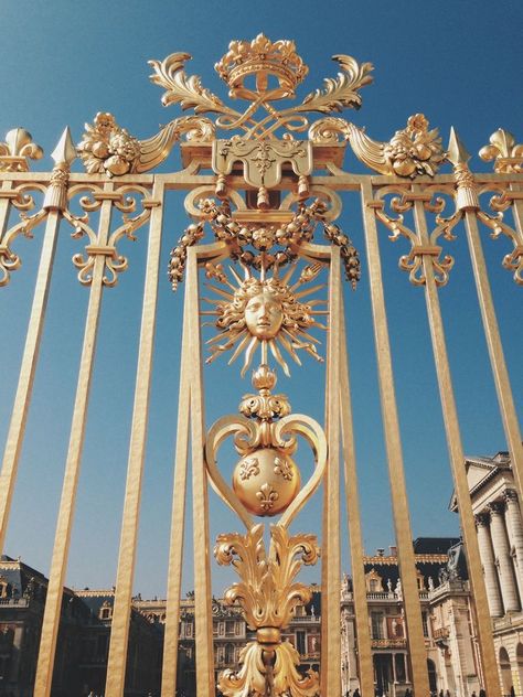 #aesthetic #blue #yellow #blueandyellow #gate #royal #homedesign #gold #golden #goldengate #gatedesign Versailles France, Royal Aesthetic, She Wolf, Gold Aesthetic, Princess Aesthetic, Princess Of Power, Yellow Aesthetic, 판타지 아트, Oui Oui