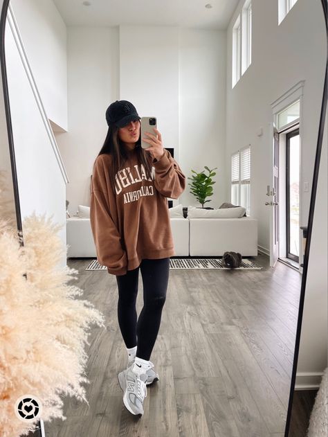 Comfy OOTD, casual outfits, everyday style | bymollylove Womens Oversized Outfits, Oversized Hoodie Winter Outfit, Oversized Sweater Outfit Casual, Hoody Leggings Outfit, Oversized Hoodie Outfit With Leggings, Oversized Sweatshirts Outfits, Leggings Oversized Sweatshirt, Cute Outfits With Oversized Hoodies, Leggings With Oversized Sweatshirt