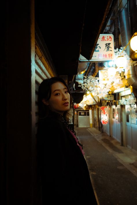 Japan Portrait Photography, Lightning Reference, Tokyo Snap, Darkroom Ideas, Tokyo Photoshoot, Night Portrait Photography, Photography At Night, Tokyo Portrait, Night Street Photography