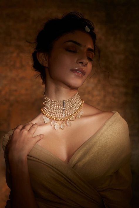 Wedding Jewelry Photoshoot, Indian Jewelry Photoshoot, Indian Jewellery Photography, Jewelry Fashion Editorial, Moti Jewellery, Jewellery Fashion Shoot, Jewellery Photoshoot, Desi Jewellery, Heavy Jewellery