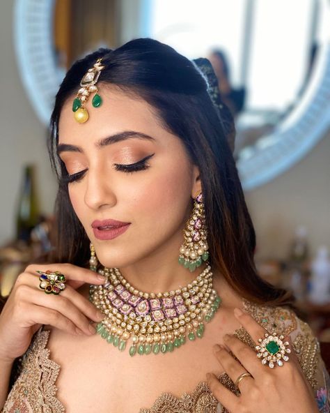 Pin Worthy Wedding Makeup Ideas for Upcoming Brides! Minimal Makeup Wedding Look Indian, Make Up Indian Bride, Simple Bride Makeup Indian, Face Makeup For Wedding, Non Bridal Makeup Indian, Minimal Bridal Jewelry Indian, Engagement Makeup Indian Make Up Simple, Makeup Look For Engagement Indian, Minimal Makeup Look Indian Bride