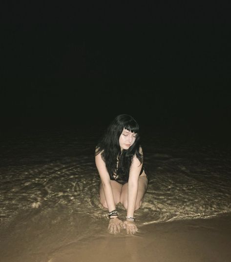 Tumblr, Goth Vacation, Black Hair Goth, Tumblr Aesthetic Grunge, Dark Photo Ideas, Goth Baddie, Angelcore Aesthetic, Swimsuit Aesthetic, Dark Beach