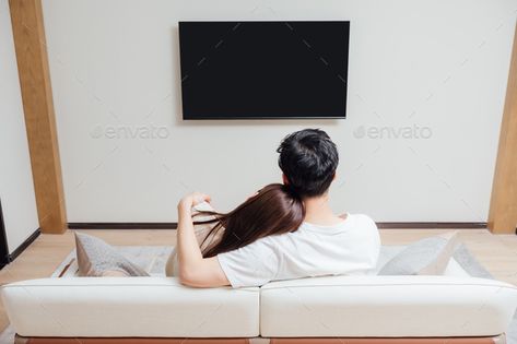 Madrid, Couples Watching Movies In Bed, Couple Watching Tv, Watching Tv Together, Couple Watch, Old Couples, Tv Watch, Technology Wallpaper, Young Couple
