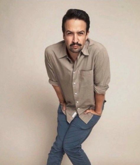 that guy from hamilition meme . lin manuel miranda Lin Manuel Miranda Funny, Hamilton Lin Manuel, Hamilton Funny, Hamilton Musical, Manuel Miranda, Lin Manuel Miranda, Lin Manuel, Theatre Kid, Really Funny Pictures