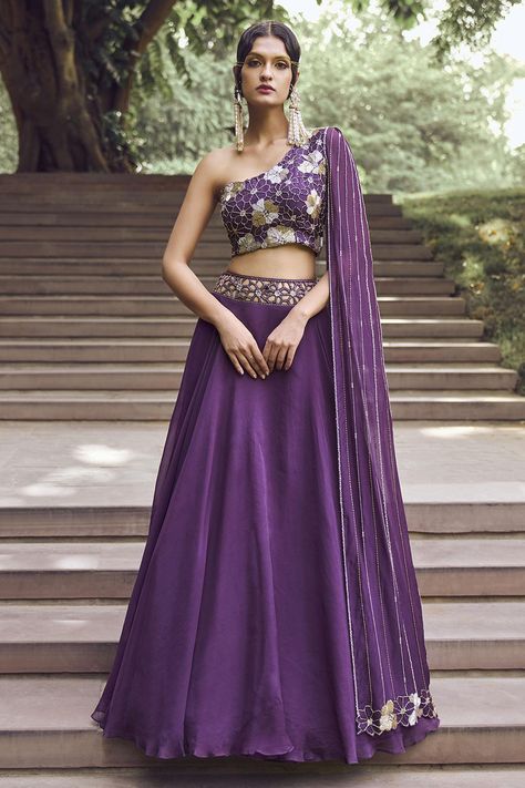 Skirt Top Indian Outfit Wedding, One Side Shoulder Blouse, Indian Top And Skirt, Indian Outfits Modern Weddings, Purple Indian Dress, Modern Indian Fashion, Blouse Organza, Sangeet Outfit, Trendy Outfits Indian