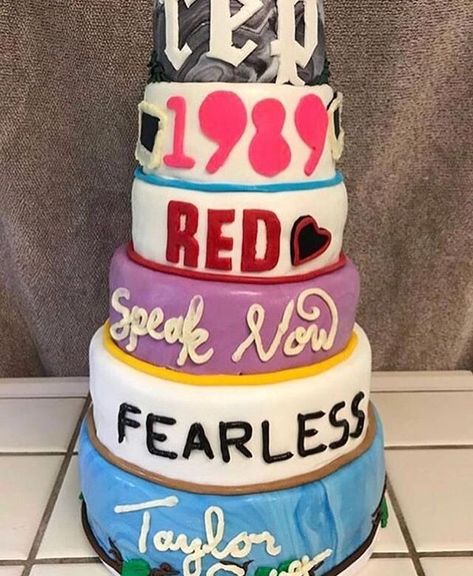 Taylor Swift Cake Reputation, Reputation Cake Taylor Swift, Taylor Swift Birthday Sleepover, Bolo Taylor Swift, Celebrity Cake, Taylor Swift Cake, Swift Party, Taylor Swift Birthday Party Ideas, Taylor Swift Party