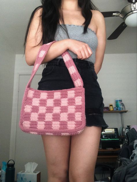 Amigurumi Patterns, Crochet Checkered Shoulder Bag, Crochet Gingham Bag, Checkered Crochet Bag, Crochet Checkered Bag, Chenda Diy, Checkered Crochet, Crochet Jumper Pattern, Crotchet Bags