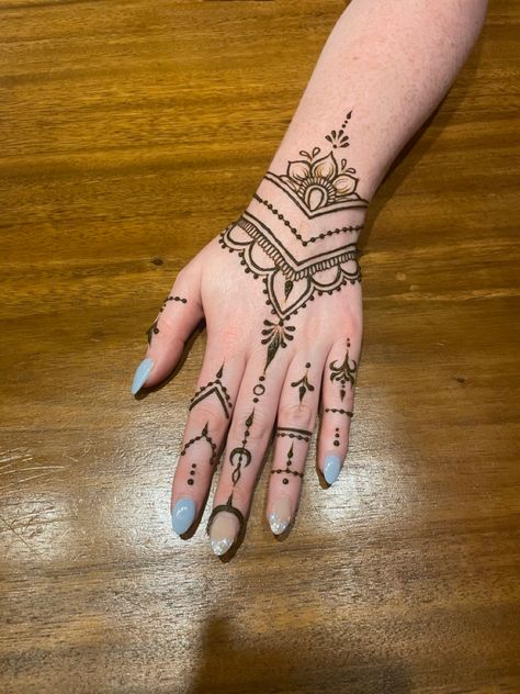 Girls Henna Design, Full Hand Henna Designs Simple, Henna On Hands Simple, Simple Mehndi Designs For Kids Easy Henna Tattoo Ideas, Henna Designs Hand For Kids, Hand Henna Designs Simple Easy, Henna Tattoo Designs Traditional, Beginner Mendhi Patterns, Henna Cool Designs