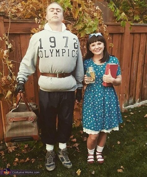 Halloween couples costume: Miss Trunchbull and Matilda from ‘Matilda’ Diy Couples Halloween Costumes, Matilda Costume, Meme Costume, Couples Halloween Costumes, Halloween Camping, 90s Halloween Costumes, Halloween Costumes Diy Couples, Funny Couple Halloween Costumes, Diy Couples Costumes