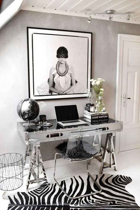 Photo via: nettenestea.com Feminine Interior, Glamour Nails, Chic Office, Decoration Inspiration, Home Office Space, Design Living Room, Office Inspiration, White Decor, Chic Home