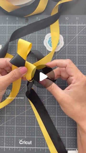 Ribbon Garland Diy Graduation, 3 Color Ribbon Leis Diy Tutorials, How To Make A Hoco Mum, Easy Ribbon Leis For Graduation, Graduation Lays Ideas Money, Ribbon Lays For Graduation, How To Make Leis Tutorials, Graduation Ribbon Leis How To Make, Diy Graduation Ribbon Leis Tutorials