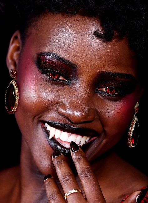 3rdeyechakra Rose Lalonde, Black Vampire, Vampire Makeup, Lupita Nyongo, Vampire Movies, Catty Noir, Lupita Nyong'o, Morticia Addams, Halloween Tattoo