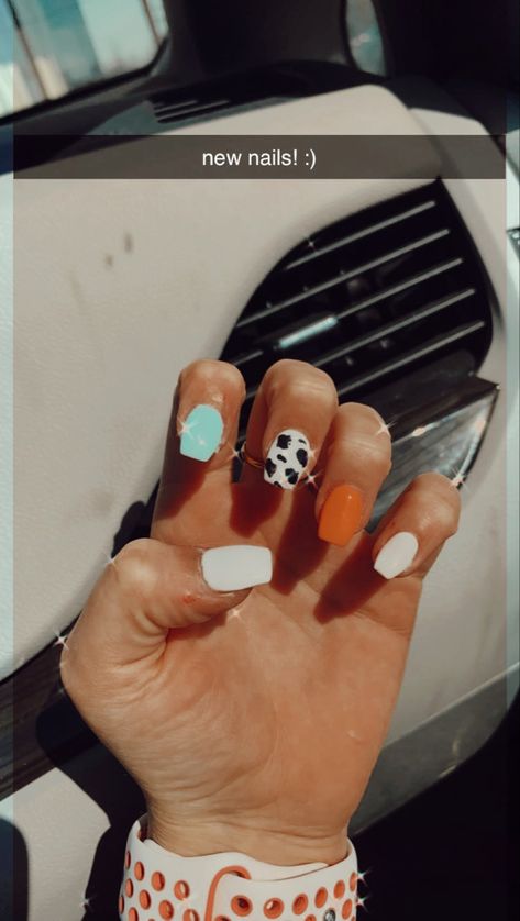 Cute Western Gel Nails, Simply Western Nails, Western Easy Nails, Nail Ideas Country Concert, Nails Country Concert, Short Gel Nails Western, Morgan Wallen Inspired Nails, Nail Ideas For Nashville Trip, White And Turquoise Nails Western