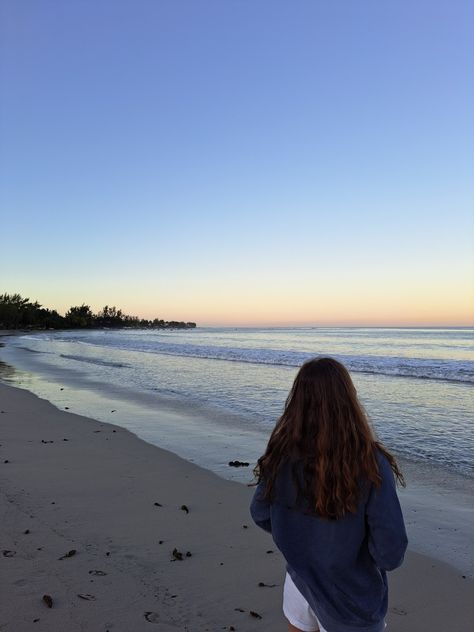 Early Morning Runs Aesthetic, Early Morning Beach Aesthetic, Beach Morning Aesthetic, Morning Beach Pictures, Early Riser Aesthetic, Teenage Goals, Early Morning Vibes, Early Morning Aesthetic, Summer Aura