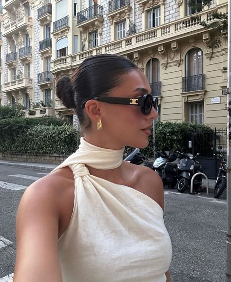 Bottega Veneta Outfit, Holiday Outfits Summer, Earrings Outfit, Lawyer Fashion, Sunglasses Outfit, Celine Sunglasses, Fashion Capsule Wardrobe, Scandinavian Fashion, Effortlessly Chic Outfits